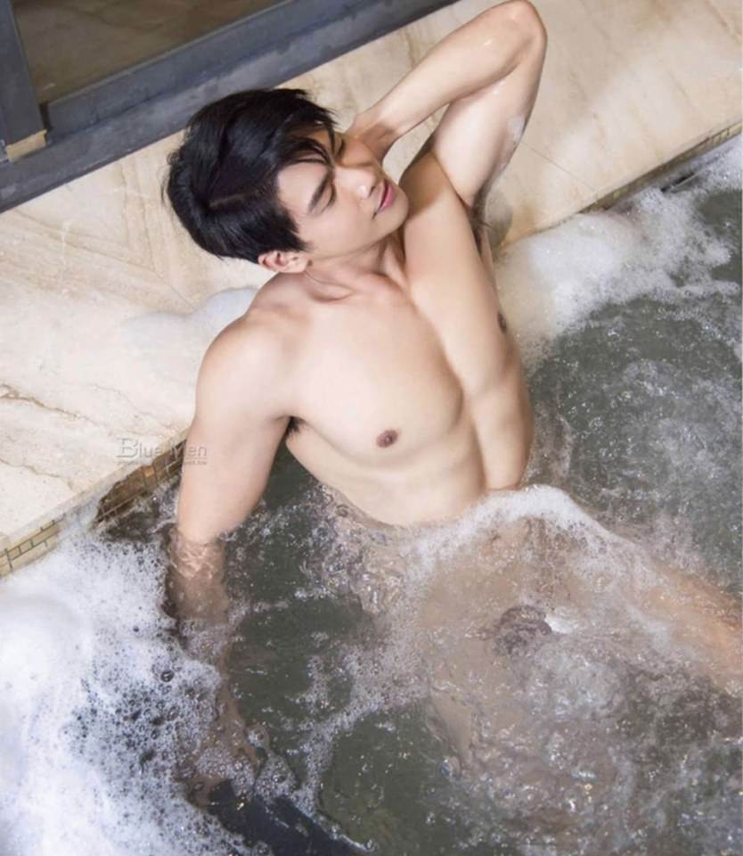 หนุ่มหล่อขึ้นปก 671.3