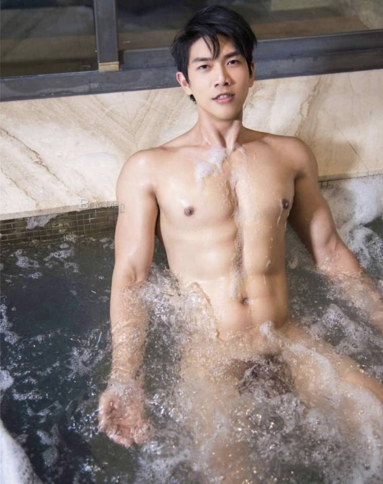 หนุ่มหล่อขึ้นปก 671.3