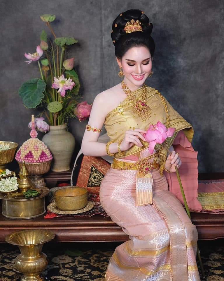 ชุดไทยจักรพรรดิ-Thai Chakraphat