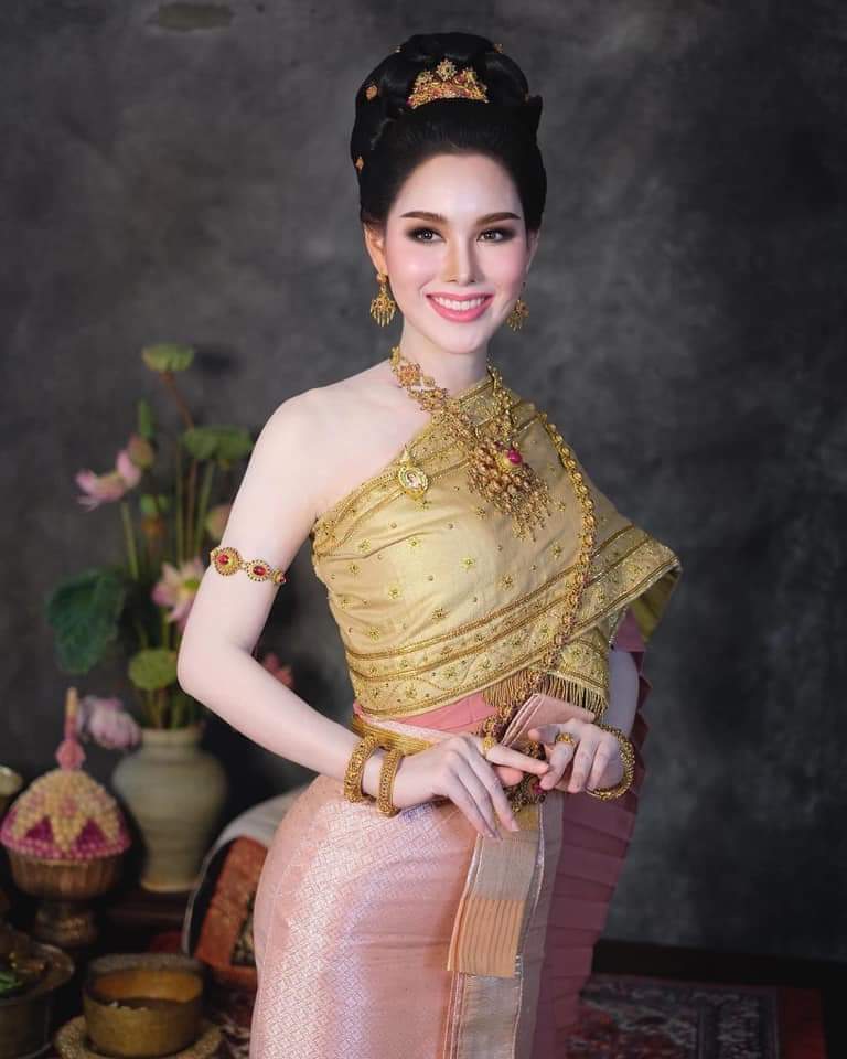 ชุดไทยจักรพรรดิ-Thai Chakraphat