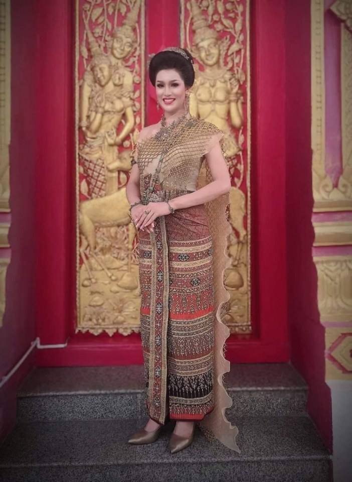 ชุดไทยจักรพรรดิ-Thai Chakraphat
