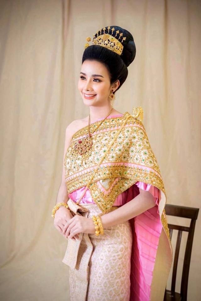 ชุดไทยจักรพรรดิ-Thai Chakraphat