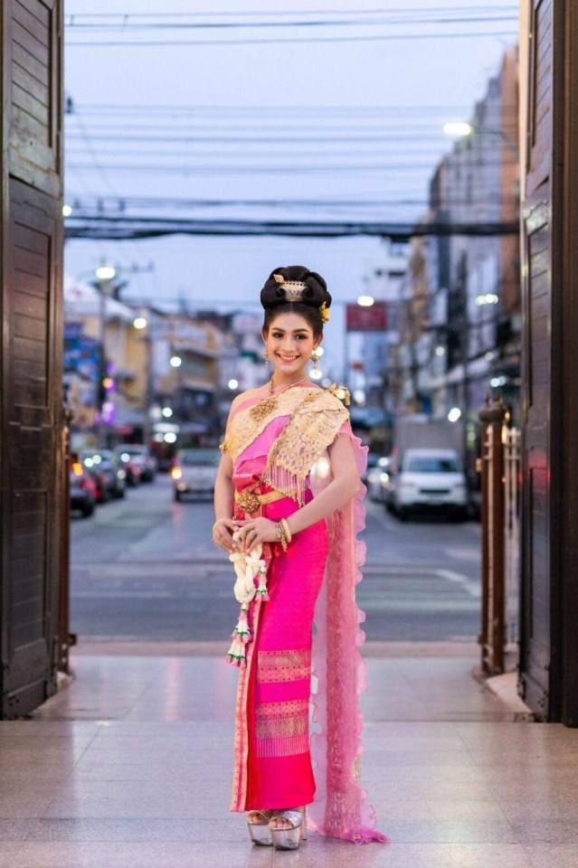 ชุดไทยจักรพรรดิ-Thai Chakraphat