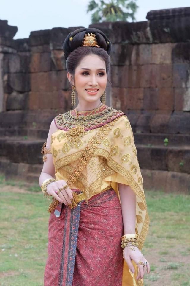 ชุดไทยจักรพรรดิ-Thai Chakraphat