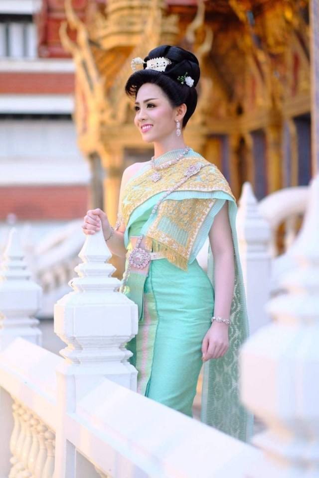 ชุดไทยจักรพรรดิ-Thai Chakraphat