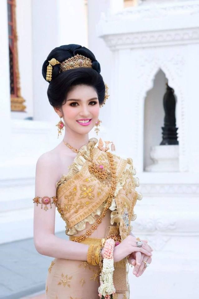 ชุดไทยจักรพรรดิ-Thai Chakraphat