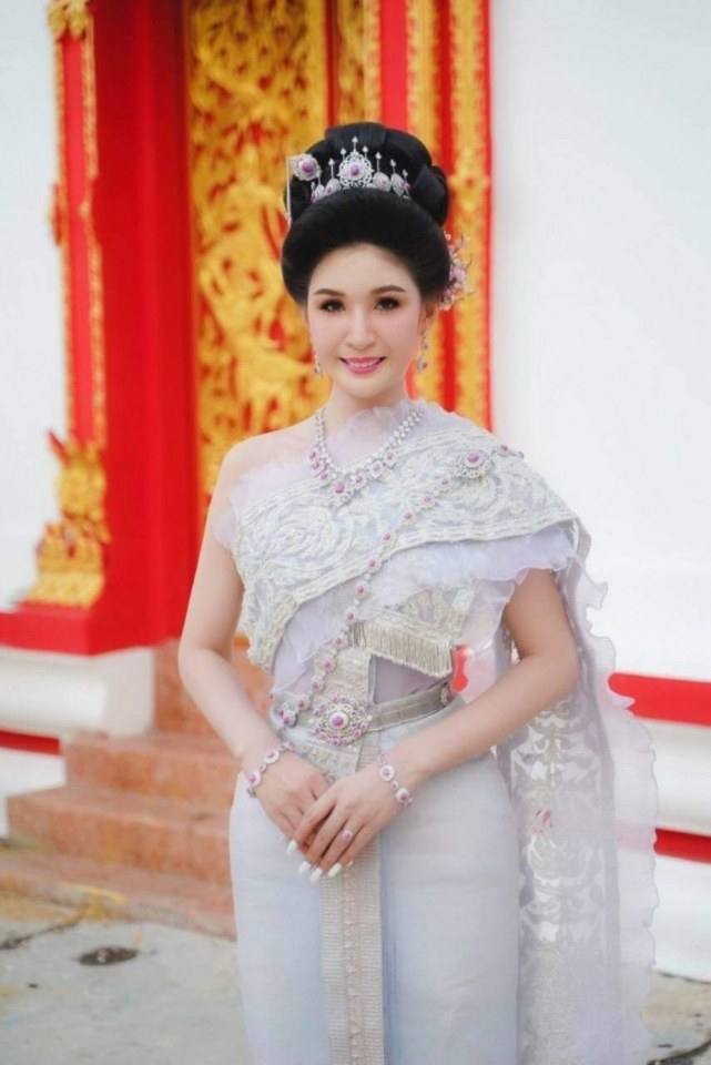 ชุดไทยจักรพรรดิ-Thai Chakraphat