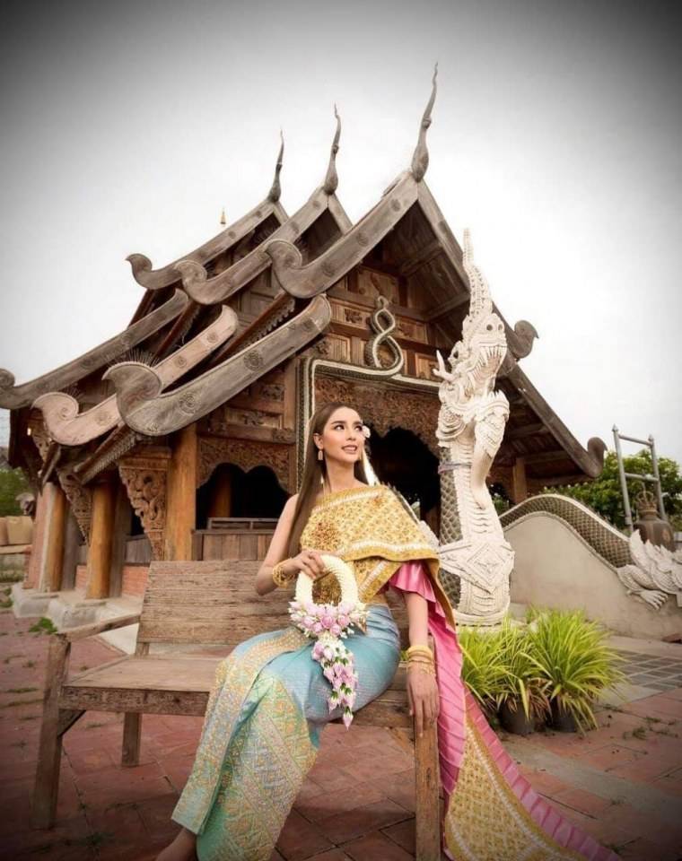 ชุดไทยจักรพรรดิ-Thai Chakraphat