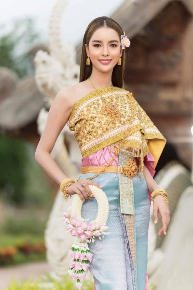 ชุดไทยจักรพรรดิ-Thai Chakraphat