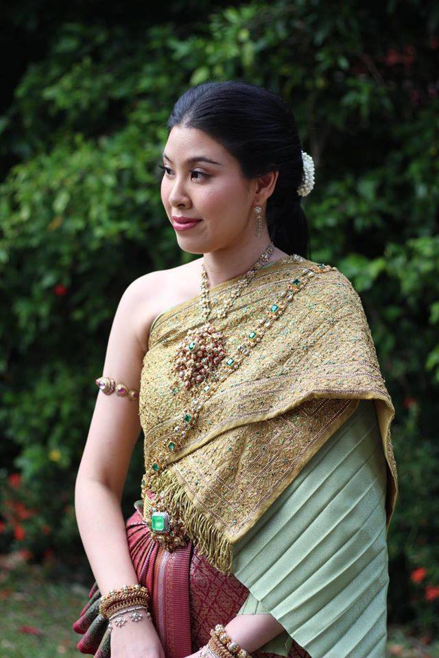 Thai wedding dress | Thailand “ชุดไทยจันทร์โสมา”
