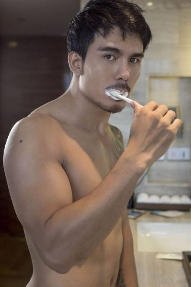 หล่อเข็มแมนทุกสัดส่วนเลยอยากจะชวนไปเอ่อ..