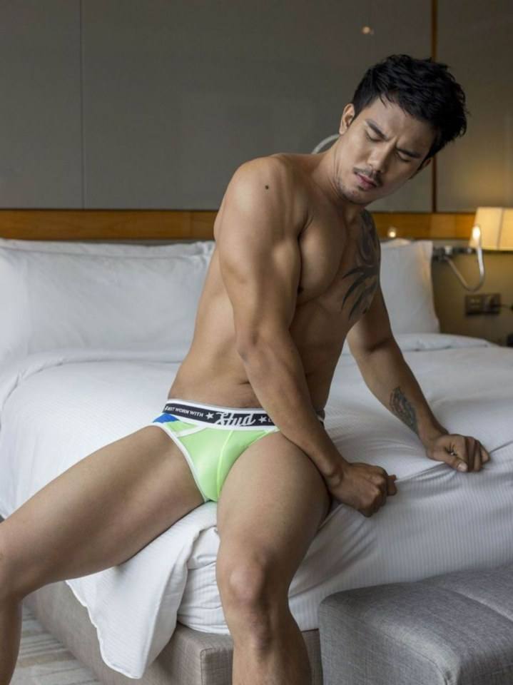 หล่อเข็มแมนทุกสัดส่วนเลยอยากจะชวนไปเอ่อ..