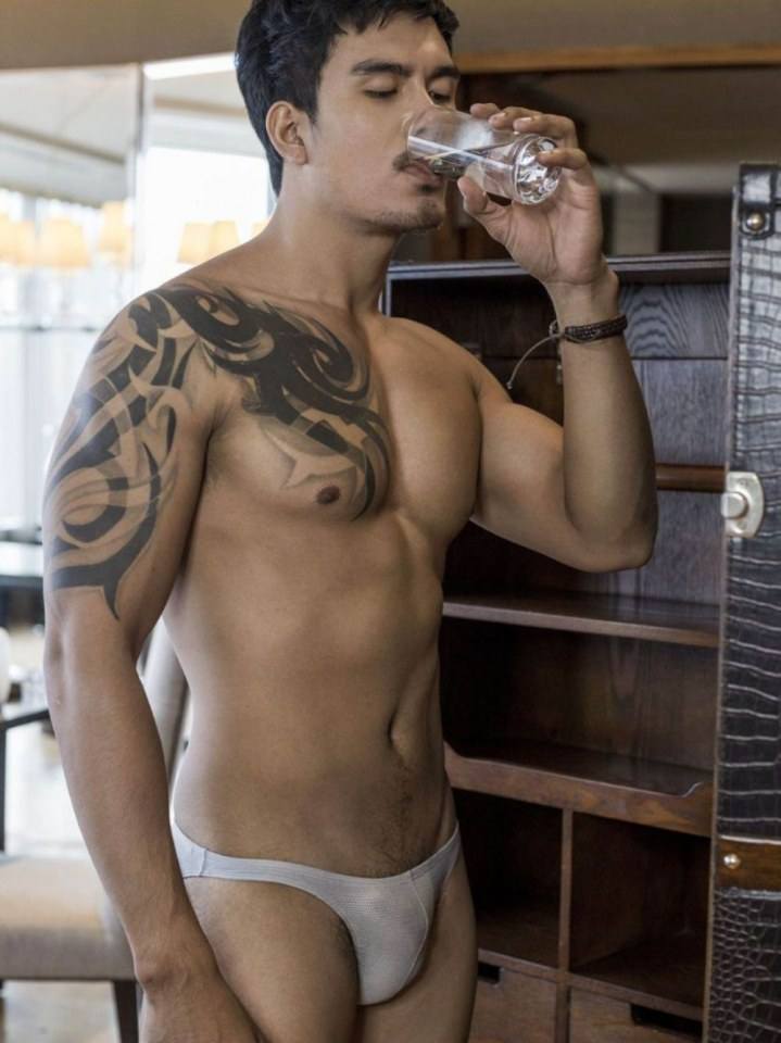 หล่อเข็มแมนทุกสัดส่วนเลยอยากจะชวนไปเอ่อ..
