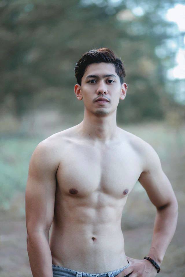 สุดหล่อ **