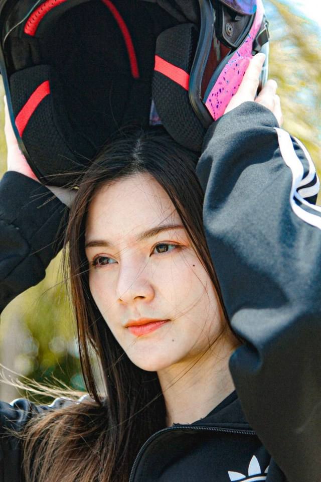 คุณจะไม่ร้อนเมื่อเจอสิ่งนี้ . .  . หมวกกันน็อค NHK R1