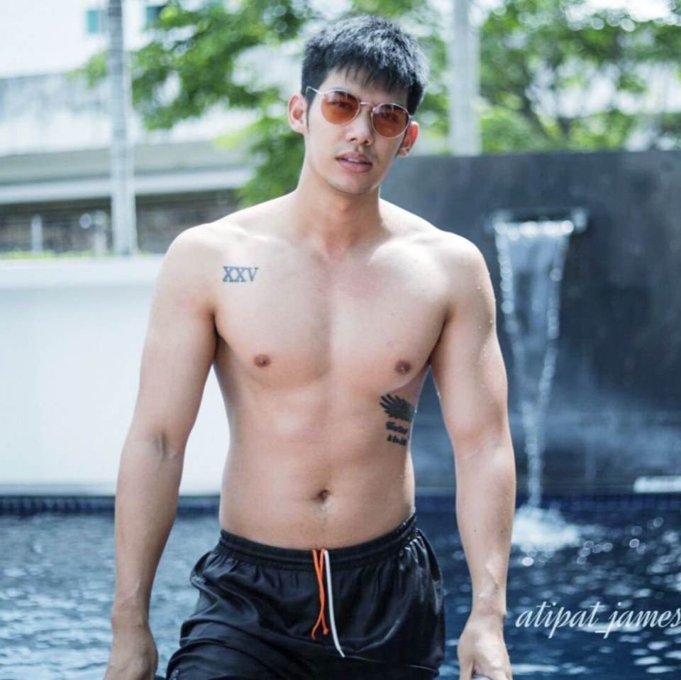 ฟินฟุ่มเฟือย.กับ.(เจมส์ อธิพัชร์)