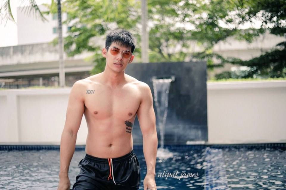 ฟินฟุ่มเฟือย.กับ.(เจมส์ อธิพัชร์)
