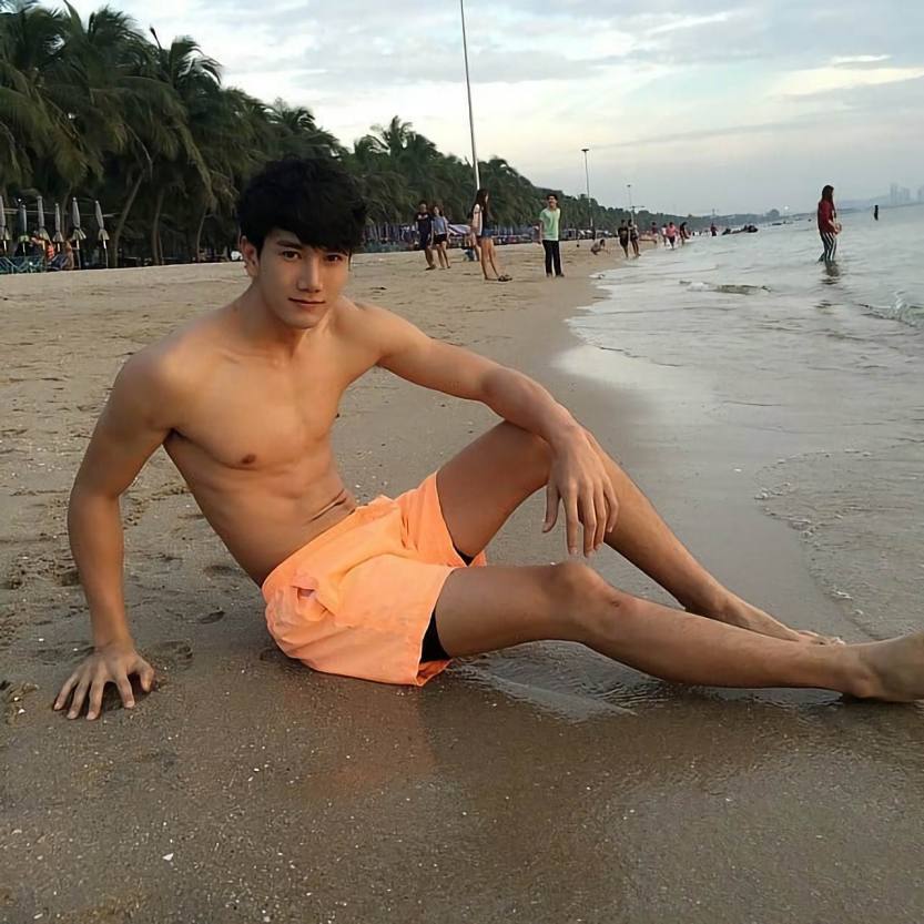 ชายเปลือย..ทำเมื่อยข้อมือ