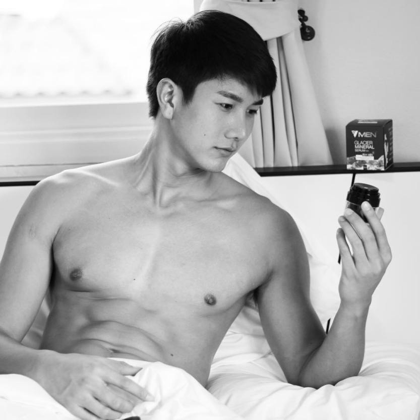 ชายเปลือย..ทำเมื่อยข้อมือ