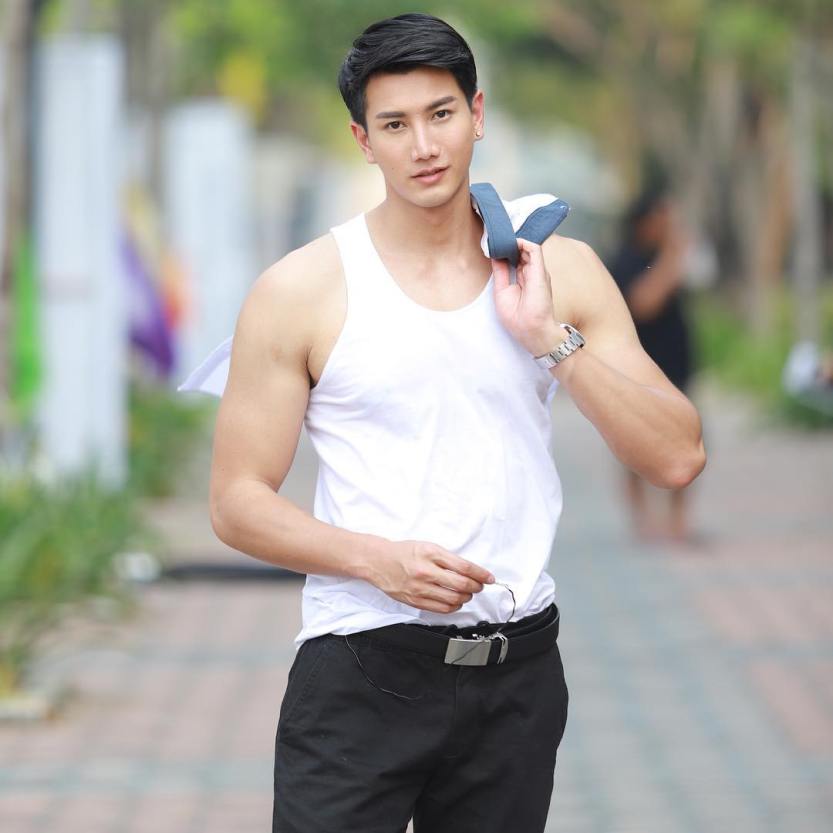 ชายเปลือย..ทำเมื่อยข้อมือ