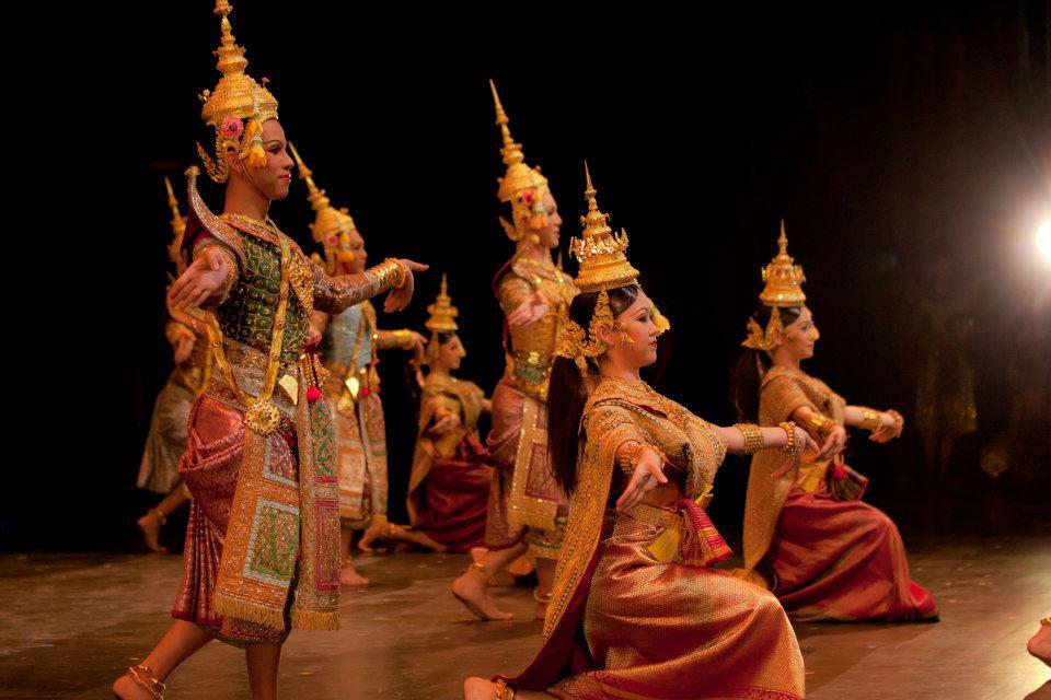 Khon "จองถนน" masked dance drama in Thailand