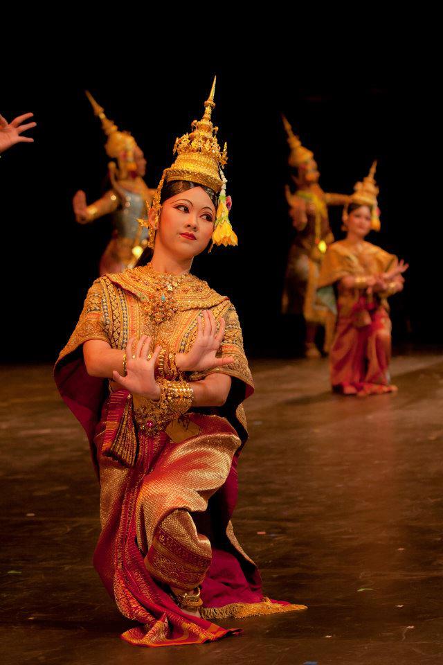 Khon "จองถนน" masked dance drama in Thailand