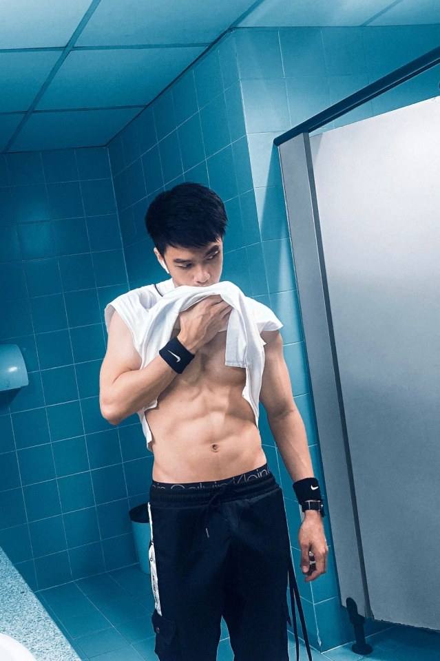 เสพชายในโซเชียล