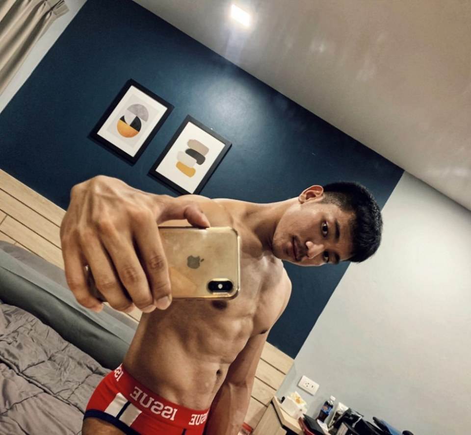 เสพชายในโซเชียล