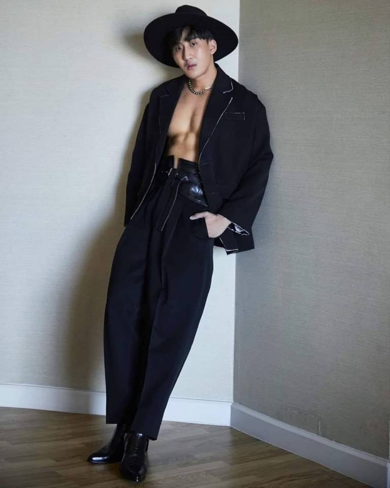 เสพชายในโซเชียล
