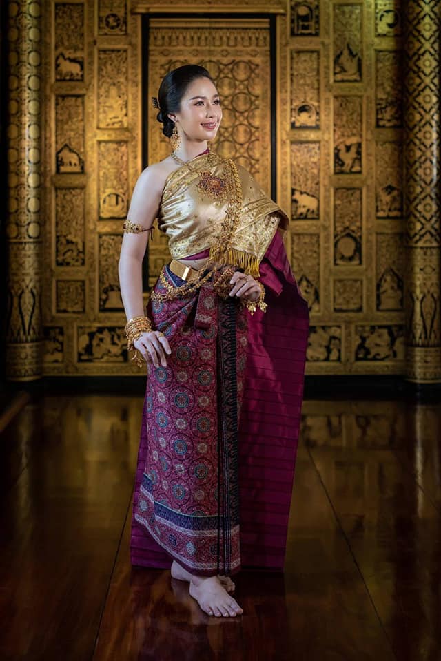Thai Dress: ชุดไทย ผ้าลายอย่าง | Thailand