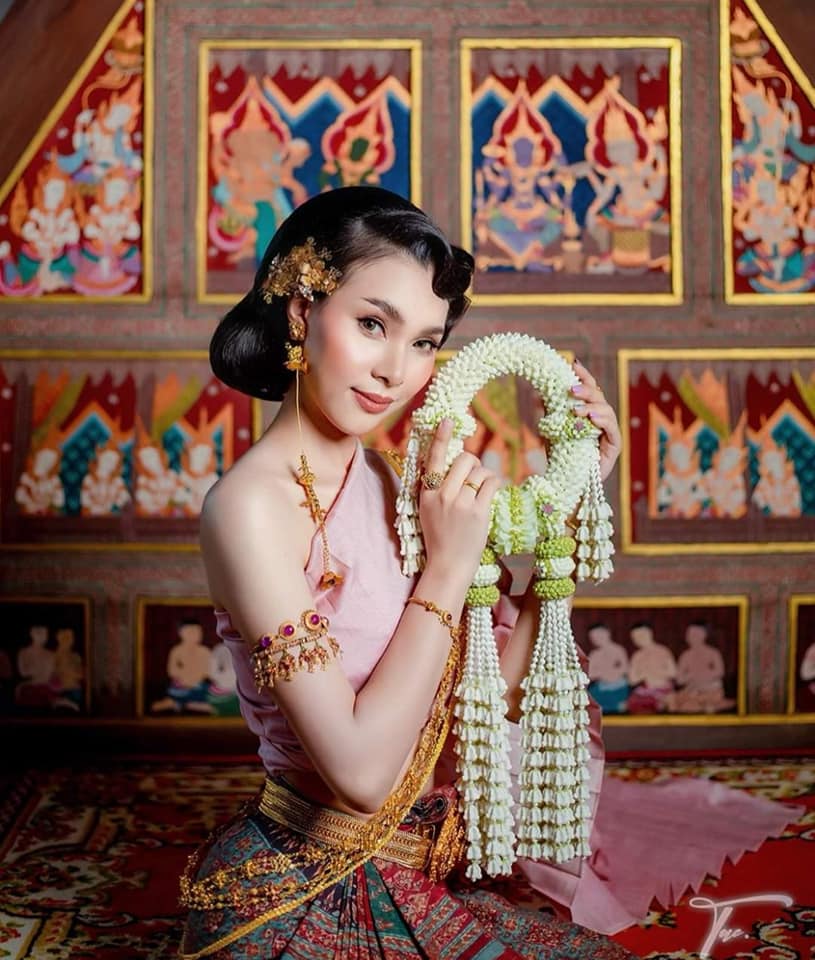 Thai Dress: ชุดไทย ผ้าลายอย่าง | Thailand