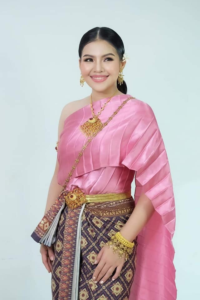 Thai Dress: ชุดไทย ผ้าลายอย่าง | Thailand