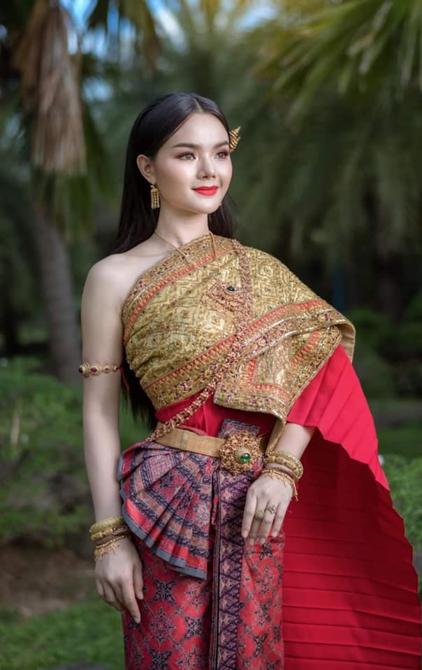 Thai Dress: ชุดไทย ผ้าลายอย่าง | Thailand 🇹🇭