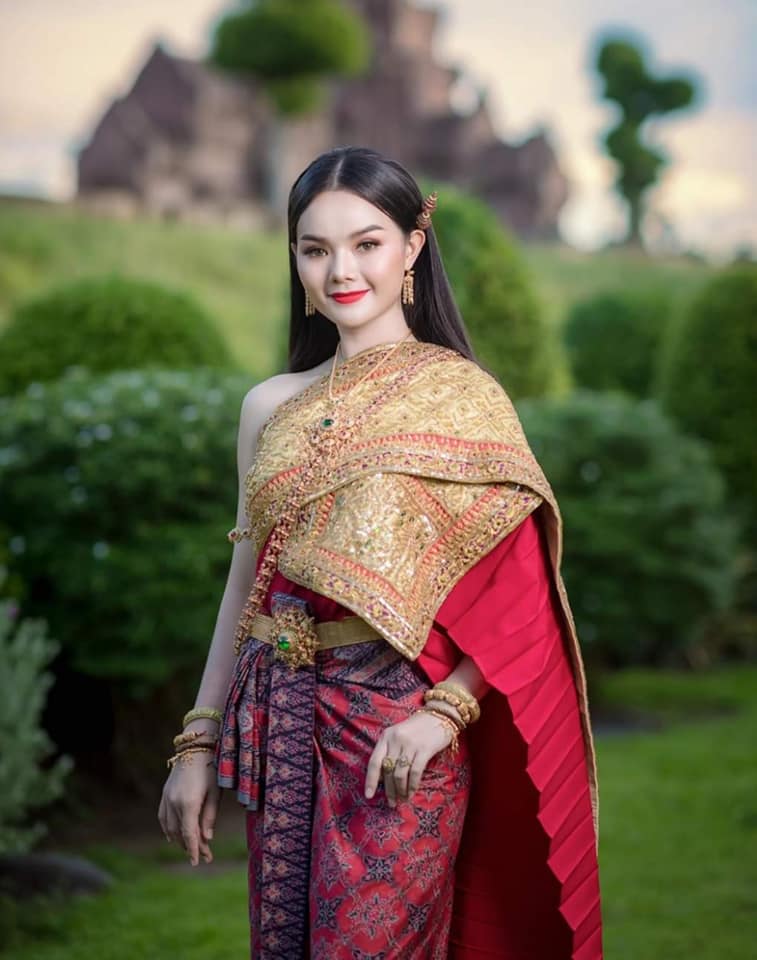 Thai Dress: ชุดไทย ผ้าลายอย่าง | Thailand 🇹🇭