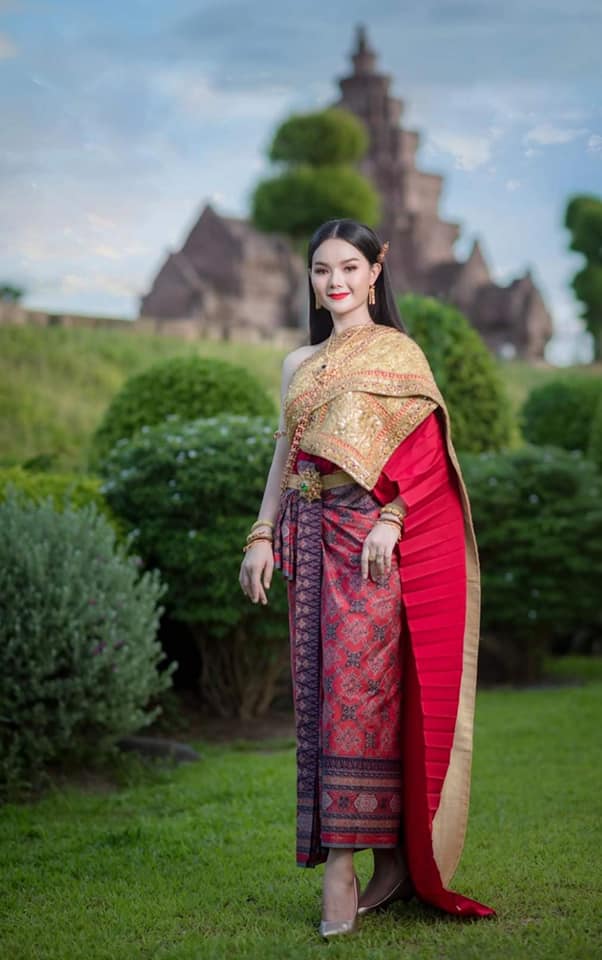Thai Dress: ชุดไทย ผ้าลายอย่าง | Thailand 🇹🇭