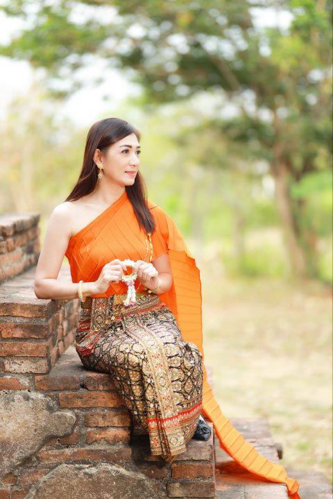 Thai Dress: ชุดไทย ผ้าลายอย่าง | Thailand 🇹🇭