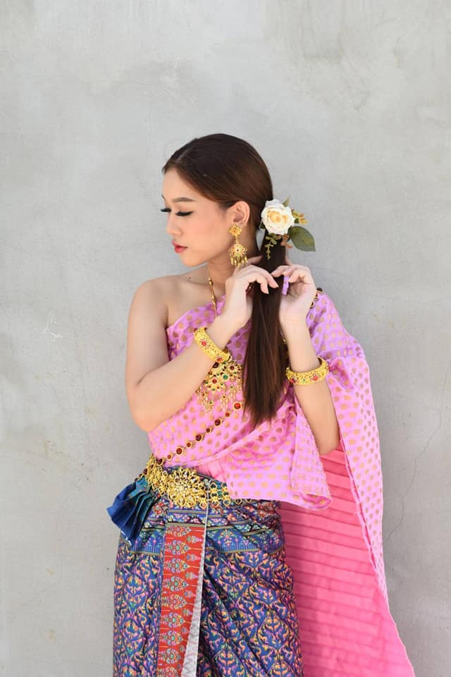Thai Dress: ชุดไทย ผ้าลายอย่าง | Thailand 🇹🇭