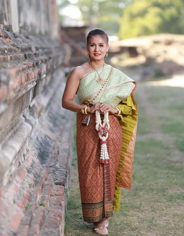 Thai Dress: ชุดไทย ผ้าลายอย่าง | Thailand 🇹🇭