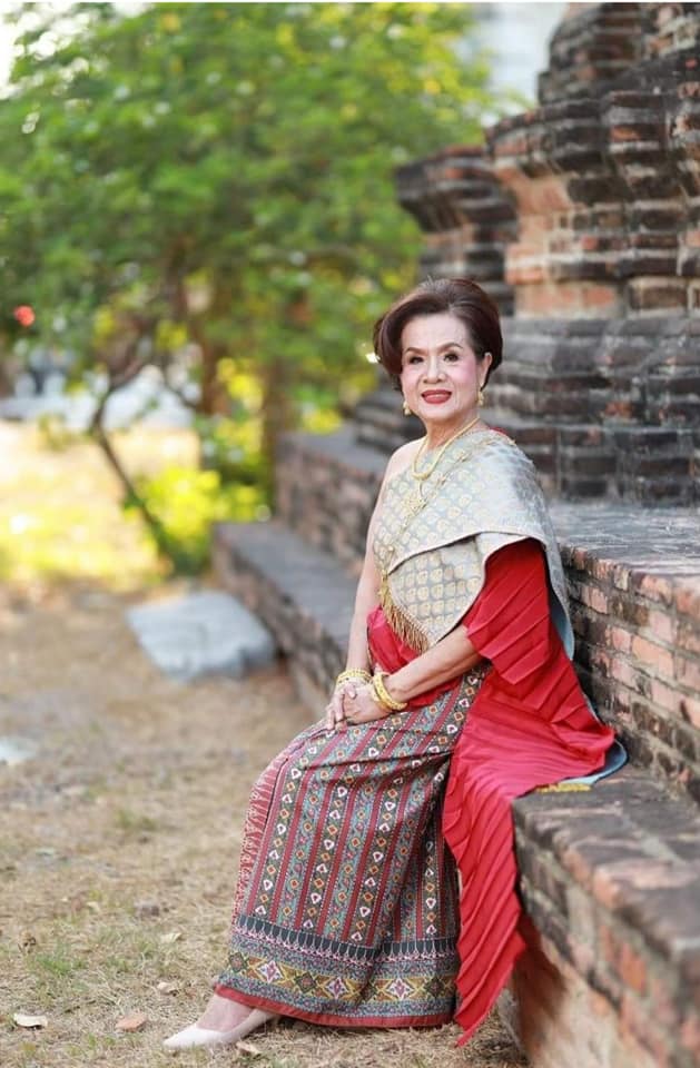Thai Dress: ชุดไทย ผ้าลายอย่าง | Thailand 🇹🇭