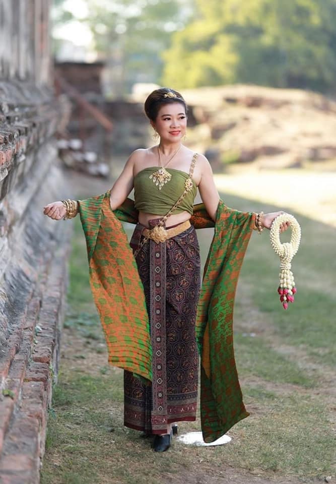 Thai Dress: ชุดไทย ผ้าลายอย่าง | Thailand 🇹🇭