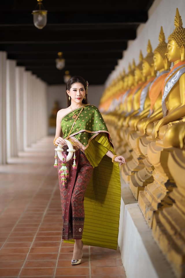 Thai Dress: ชุดไทย ผ้าลายอย่าง | Thailand 🇹🇭