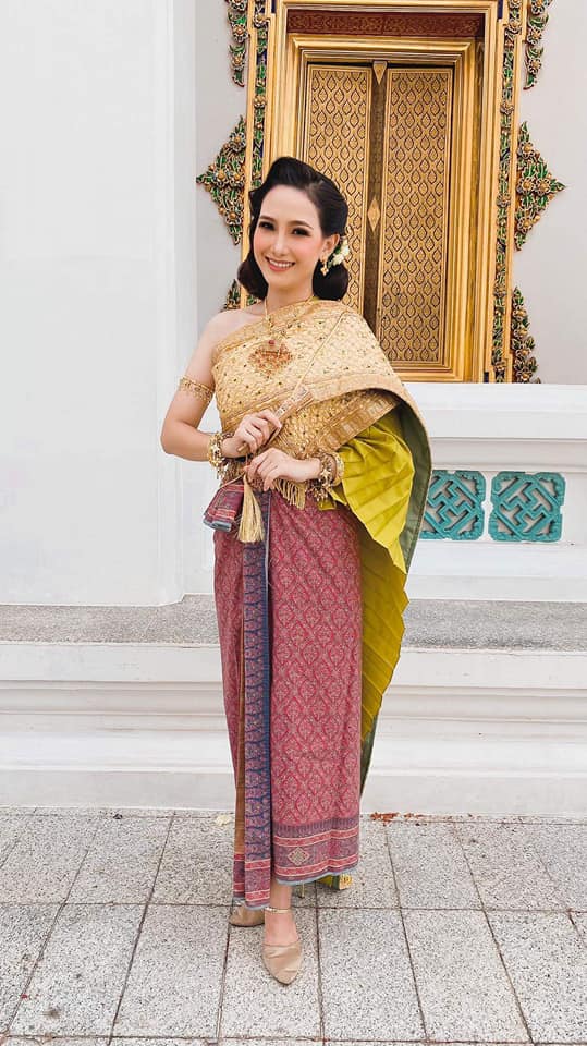 Thai Dress: ชุดไทย ผ้าลายอย่าง | Thailand 🇹🇭