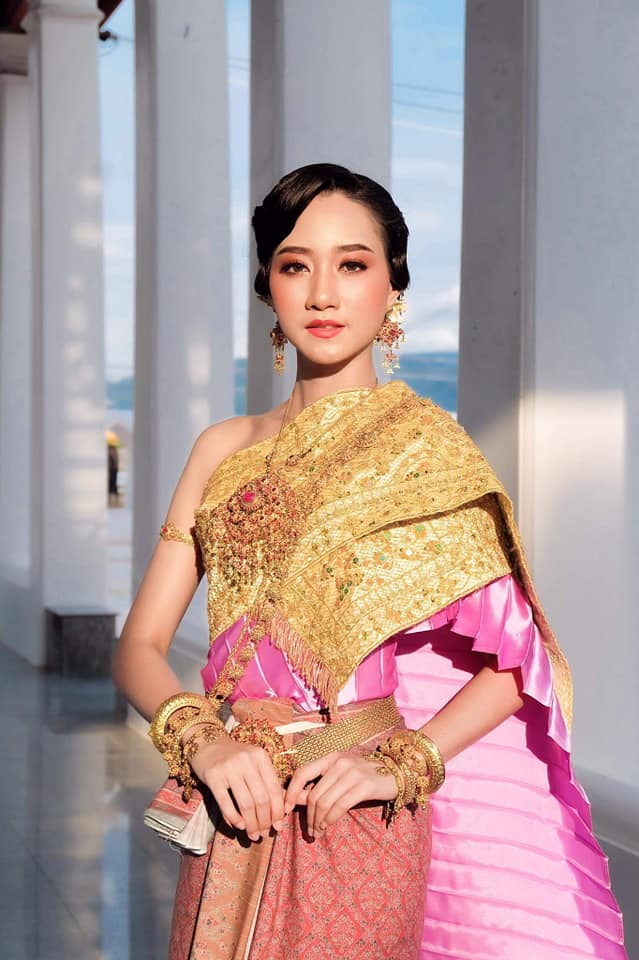 Thai Dress: ชุดไทย ผ้าลายอย่าง | Thailand 🇹🇭