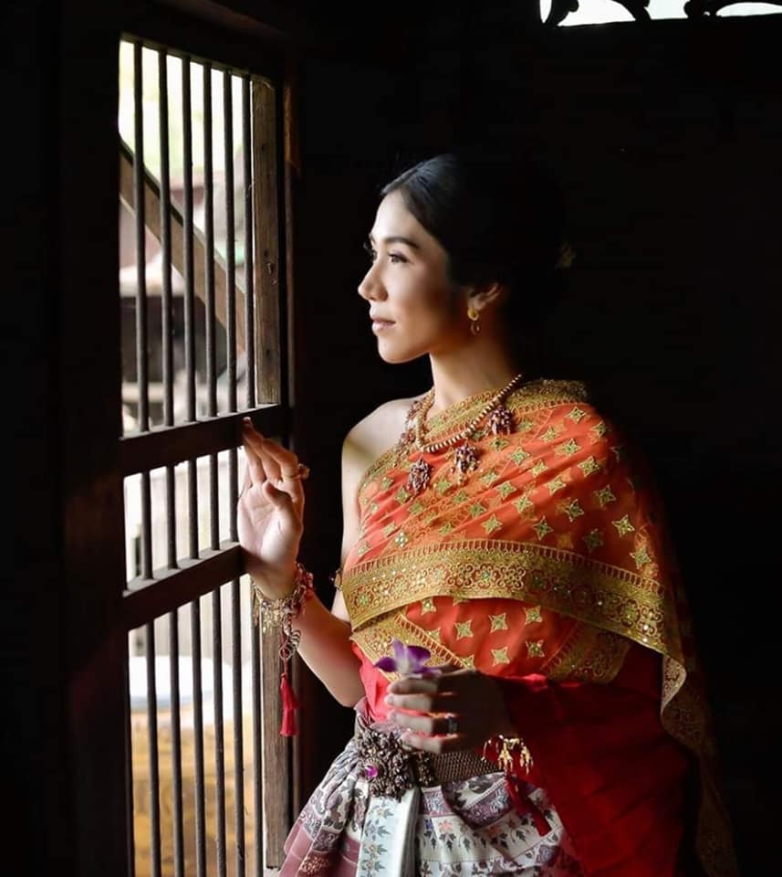 Thai Dress: ชุดไทย ผ้าลายอย่าง | Thailand 🇹🇭