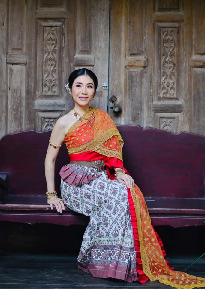 Thai Dress: ชุดไทย ผ้าลายอย่าง | Thailand 🇹🇭