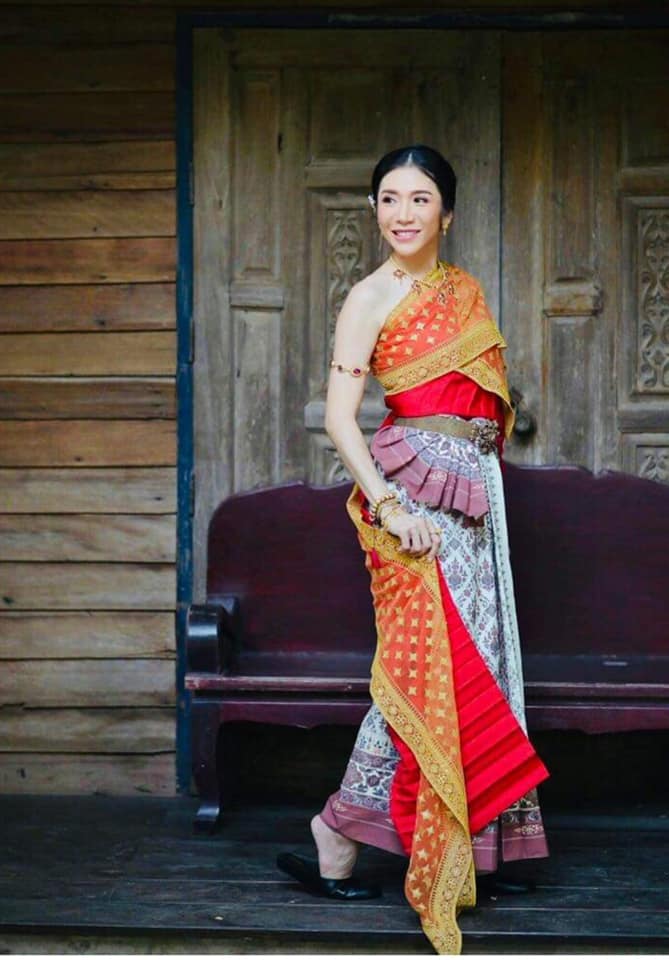 Thai Dress: ชุดไทย ผ้าลายอย่าง | Thailand 🇹🇭