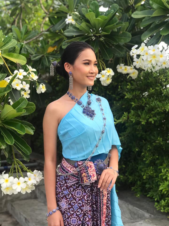 Thai Dress: ชุดไทย ผ้าลายอย่าง | Thailand 🇹🇭
