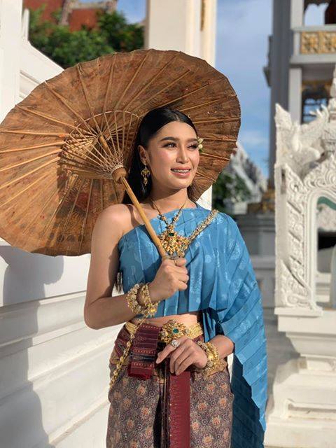 Thai Dress: ชุดไทย ผ้าลายอย่าง | Thailand 🇹🇭