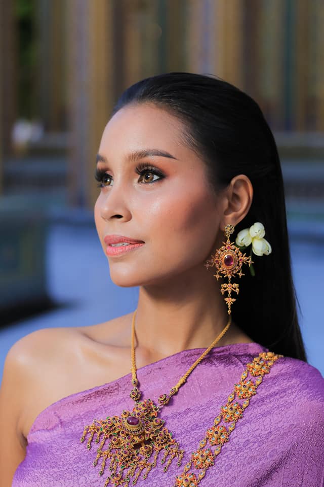 Thai Dress: ชุดไทย ผ้าลายอย่าง | Thailand 🇹🇭