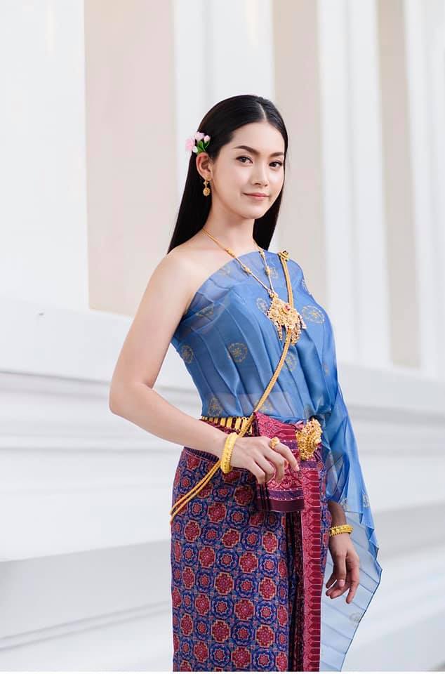 Thai Dress: ชุดไทย ผ้าลายอย่าง | Thailand 🇹🇭